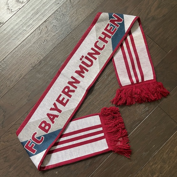 Adidas FC Bayern München Scarf New With Tags 🇩🇪 ⚽️ - Picture 1 of 7